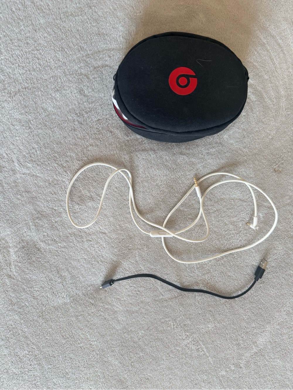 Dr. Dre Beats noise cancelling Wireless Over-Ear Headphones - White - Picture 7 of 8